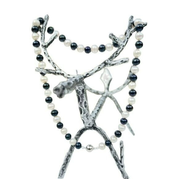 Near Round Cultured Freshwater Pearl Necklace White Pearl And dyed Black 18in‎ - Picture 3 of 8